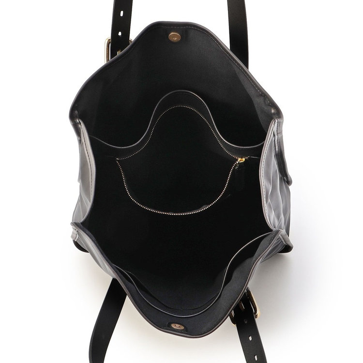 ファスナー付きポケット×1