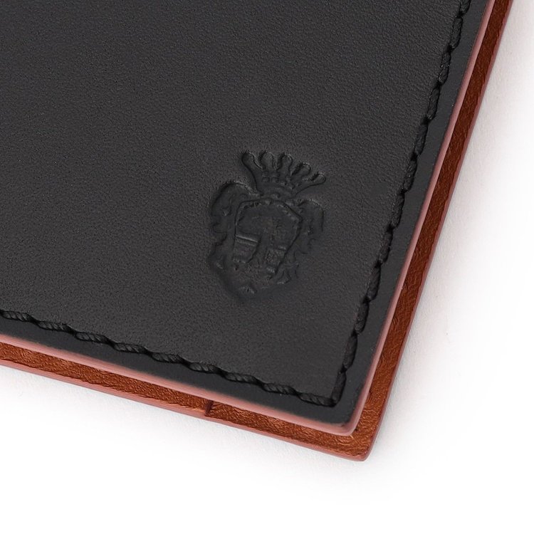 繊細なステッチワークに、コバは切り目磨き仕上げ