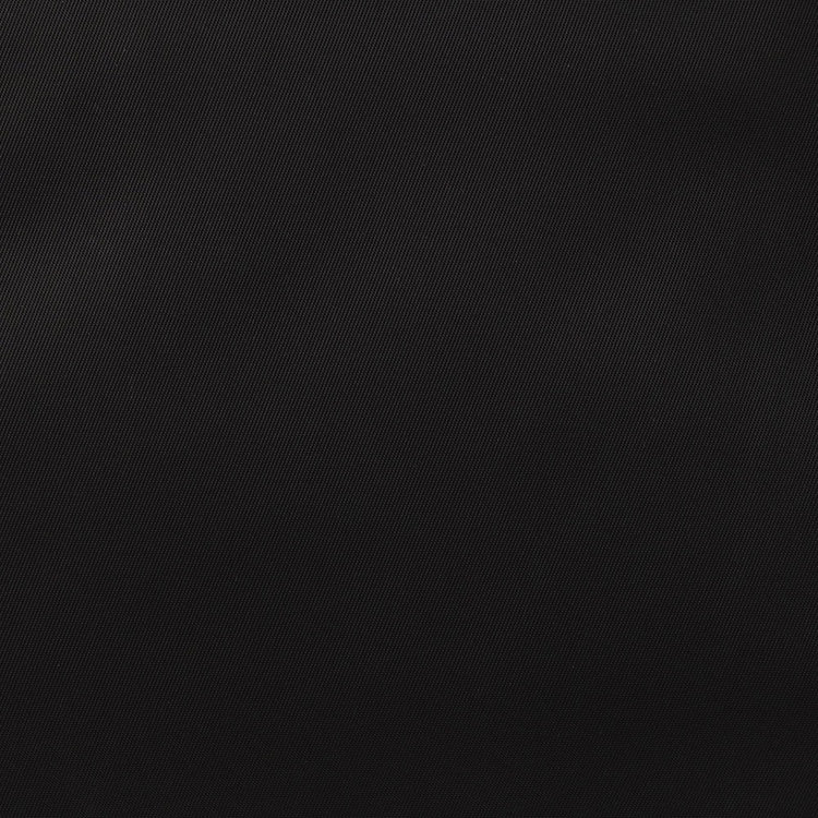 シルクのような光沢とイタリアンレザーにも通じる鮮やかな発色が魅力の上質ナイロン生地