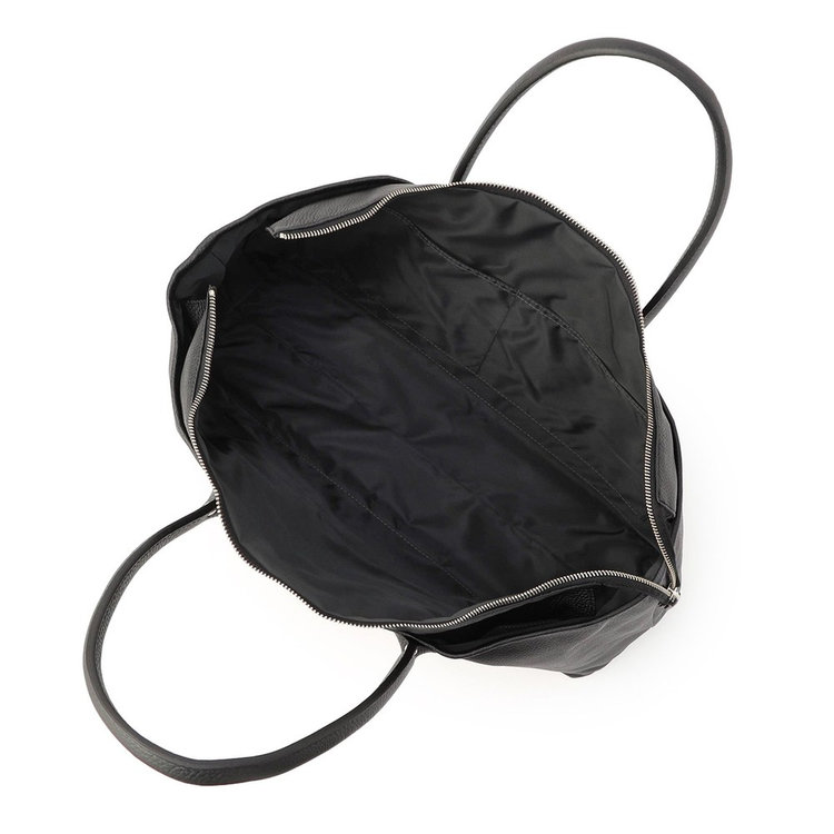 ジップ付きポケット×1 / フリーポケット×2