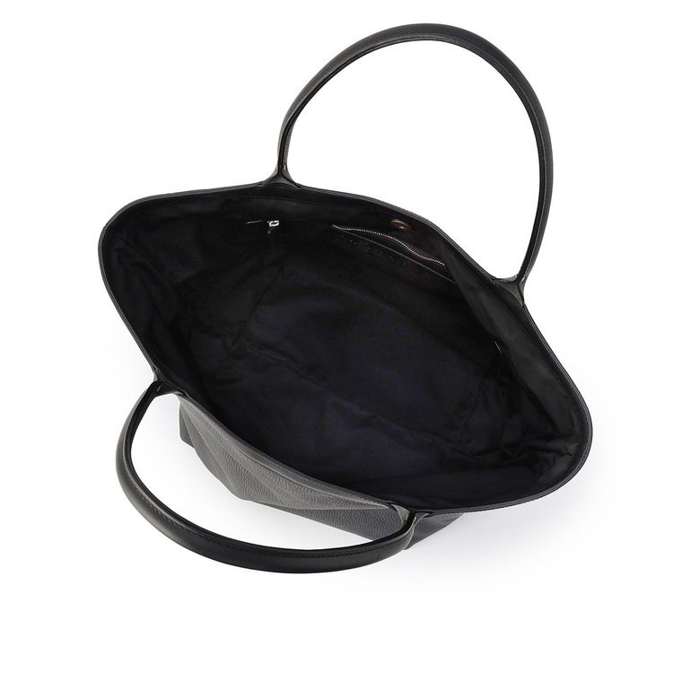 シンプルさを追求した1層構造のメインコンパートメント