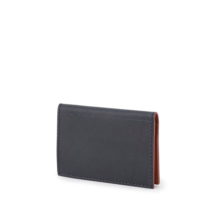 極薄マチのミニマルなルックス