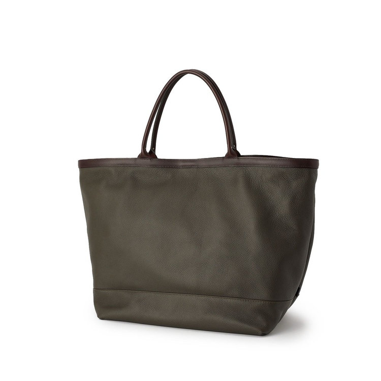 フェラーラに住む人々のハートフルさを表現した、イタリア特有のナチュラルトーンのカラーリング